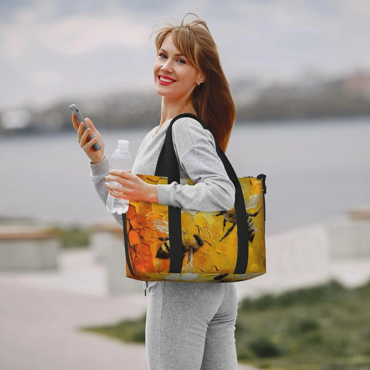 bees flying print Travel Duffel Bag, Sports Tote Gym Bag, Swim Pool Bag Large Shoulder Tote Bag for Beach Weekender
