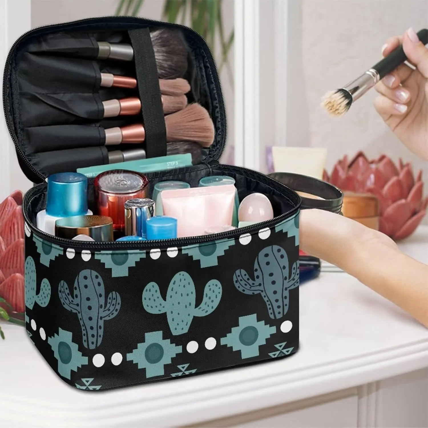 Cactus Cosmetic Makeup Bag for Women Girls Zipper Toiletry Storage Bag Large Capacity Brushes Organizer Case with Handle Easy to Clean for Weekend Getaways, Vacations