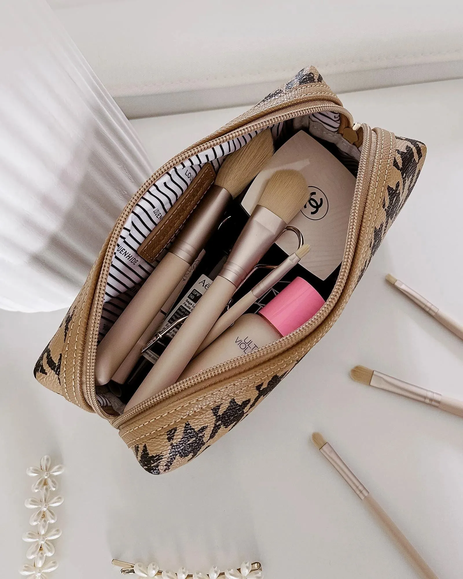 LOUENHIDE Brianna Makeup Bag - Houndstooth Camel