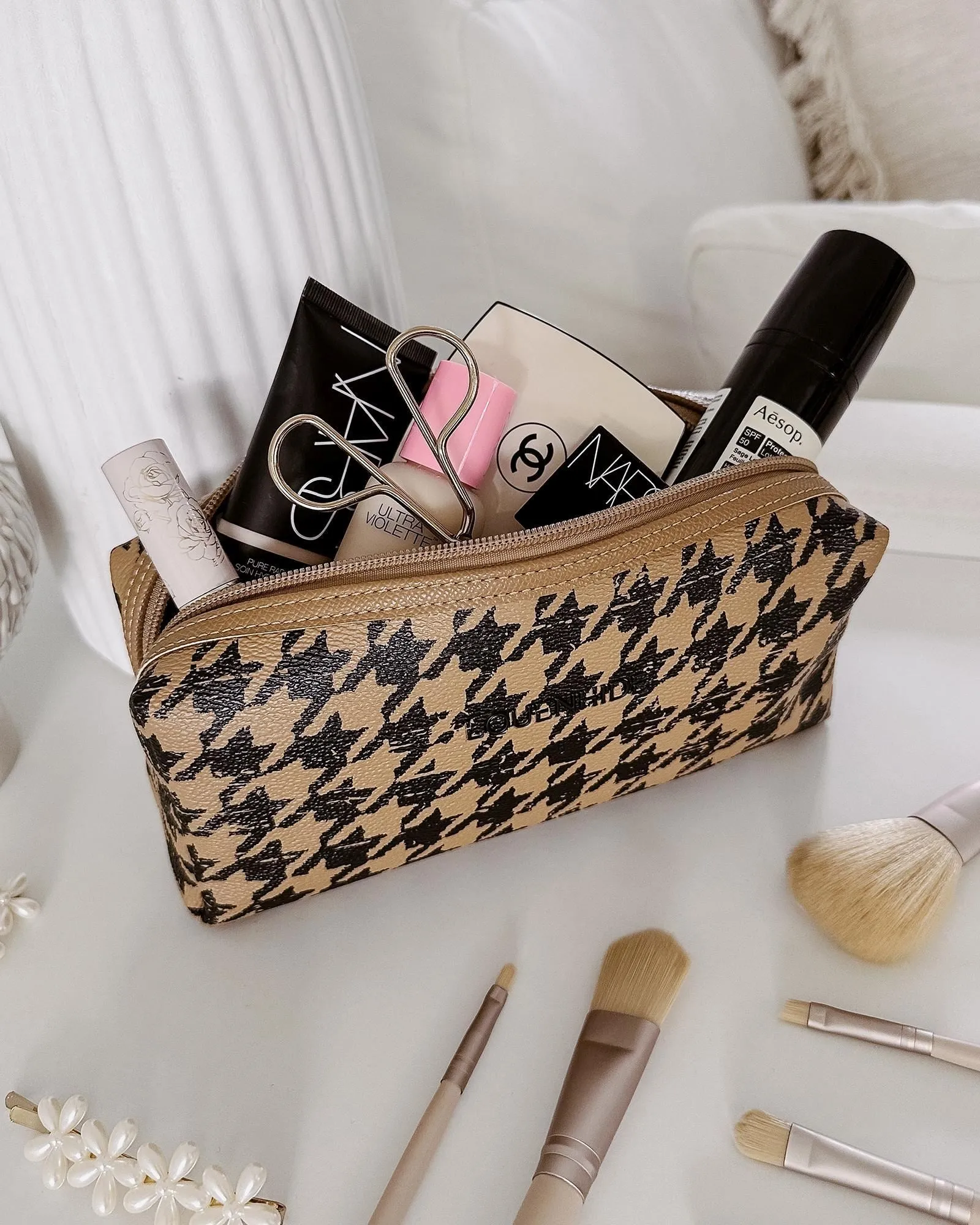 LOUENHIDE Brianna Makeup Bag - Houndstooth Camel