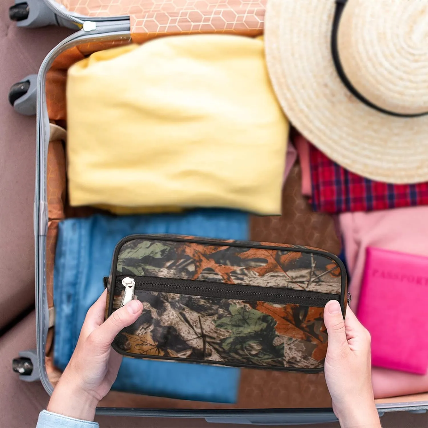 Pardick Travel Toiletry Bag for Women Men Forest Tree Camo Lightweight Cosmetic Makeup Bag Organizer Waterproof Shaving Bag Dopp Kit with Large Capacity for Toiletries and Shaving Accessories