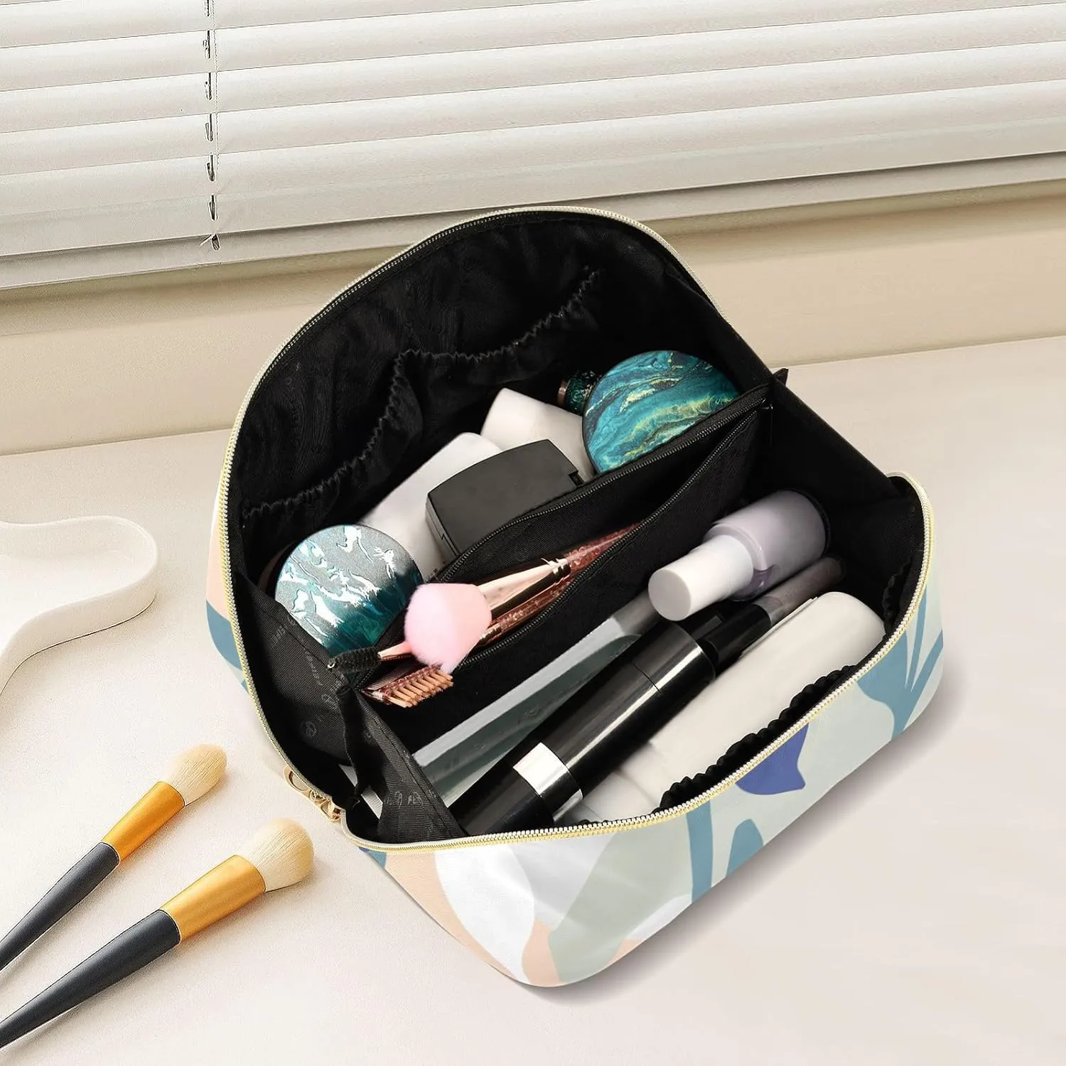 Spacious Rhombus Cosmetic Bag for Women Large Capacity Makeup Bag for Travel and Daily Use