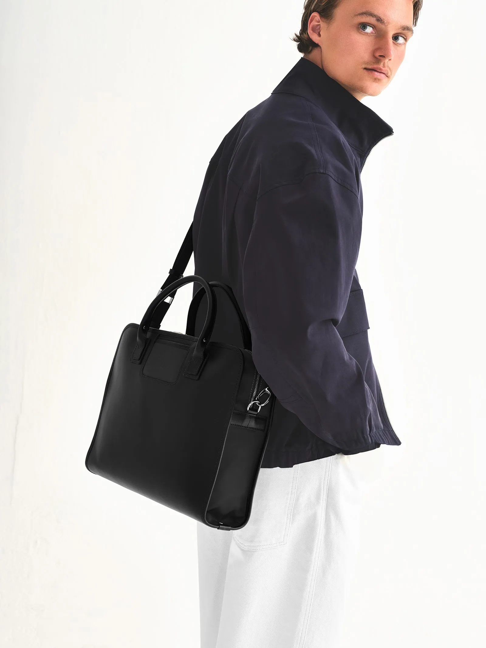 The Messenger - Black/Black