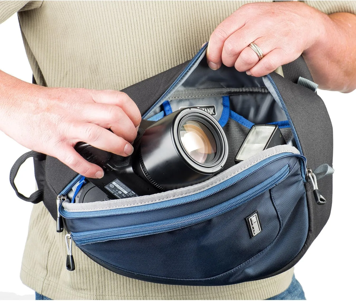 Think Tank Tumstyle 10 V2 Messenger Bag, 75 Centimeters, Black, 75 Centimeters, Messenger Bag